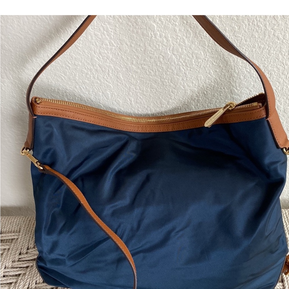 Michael Kors Blue Shoulder Bag. - Picture 4 of 8